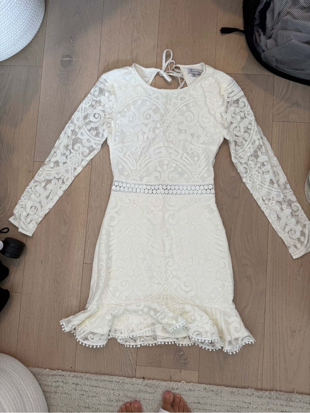 Ivory Lace Long-Sleeve Mini Dress with Ruffle Hem XS/2